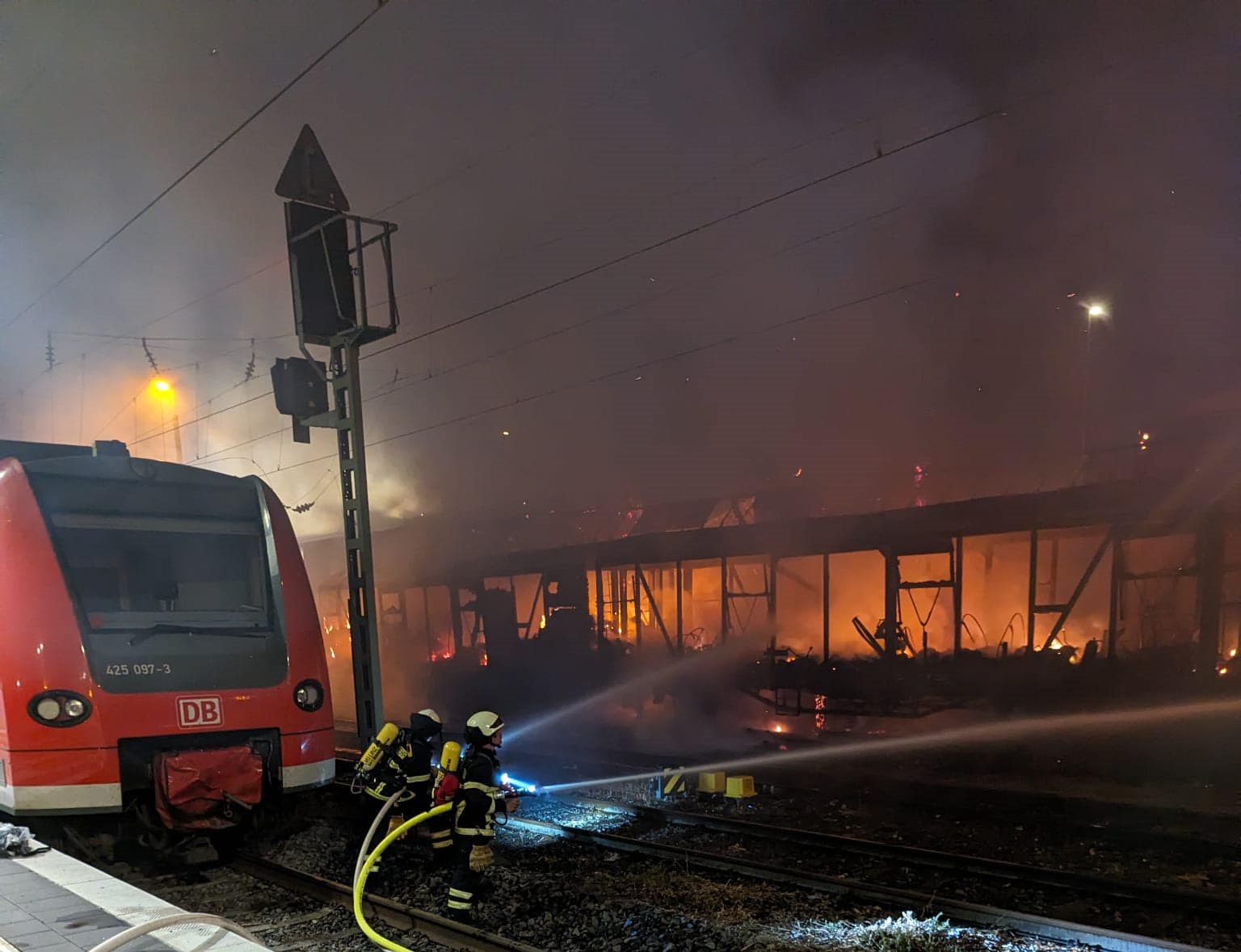 Brand Am Bahnhof Linz - Feuerwehr112.tv