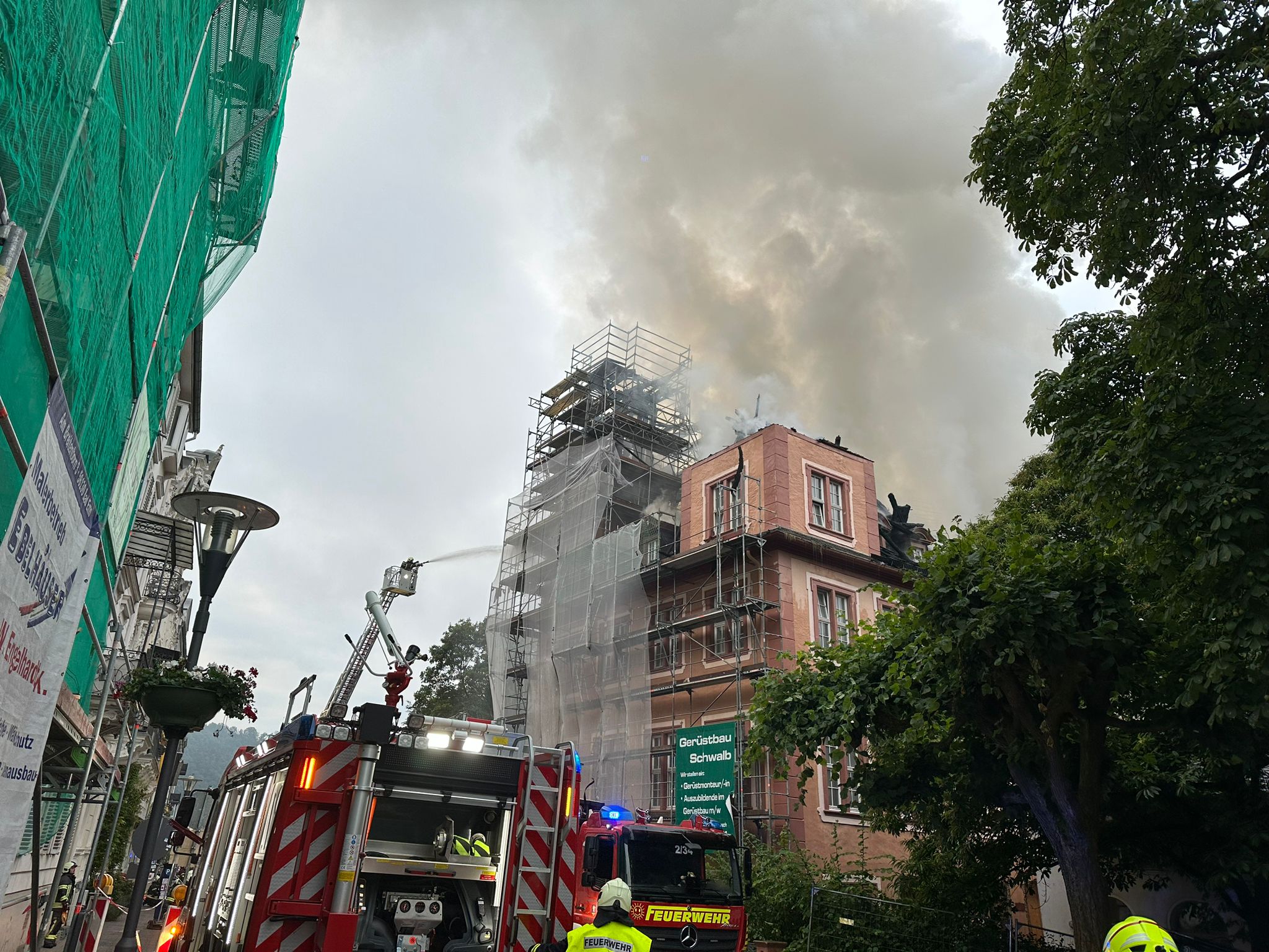 Vollbrand eines historischen Gebäudes in Bad Ems - feuerwehr112.tv